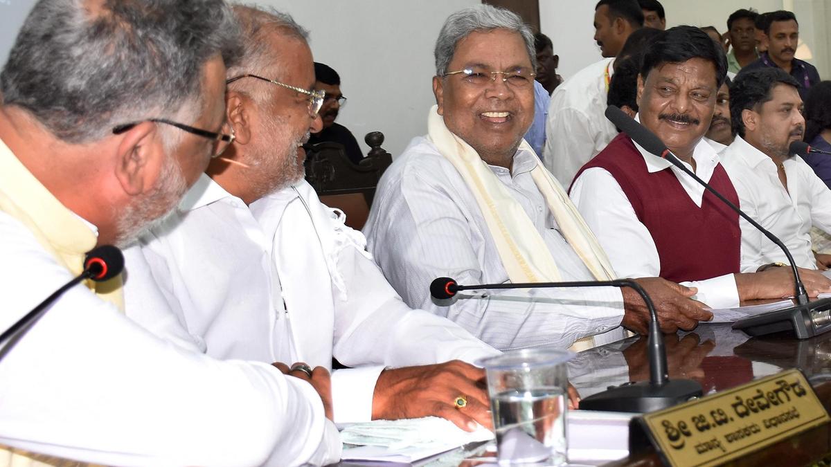 CM warns officials against making citizens go from one office to another for their work