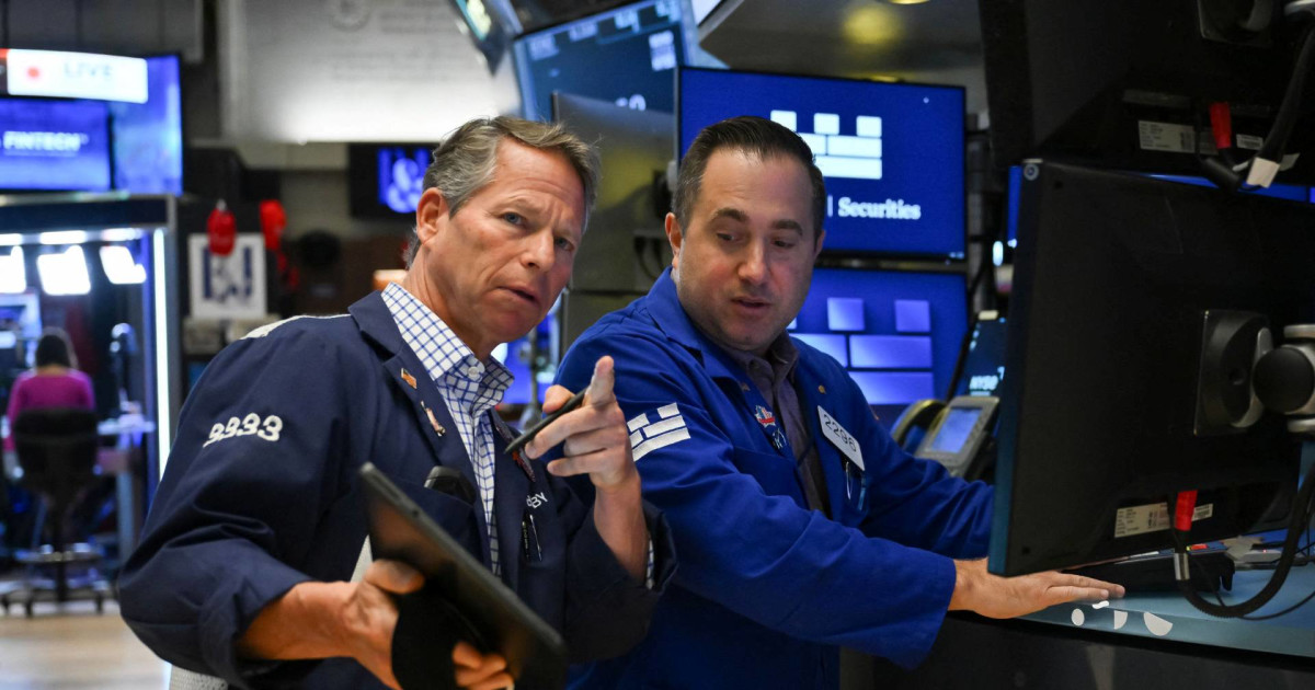 Government shutdown vote rocks stocks