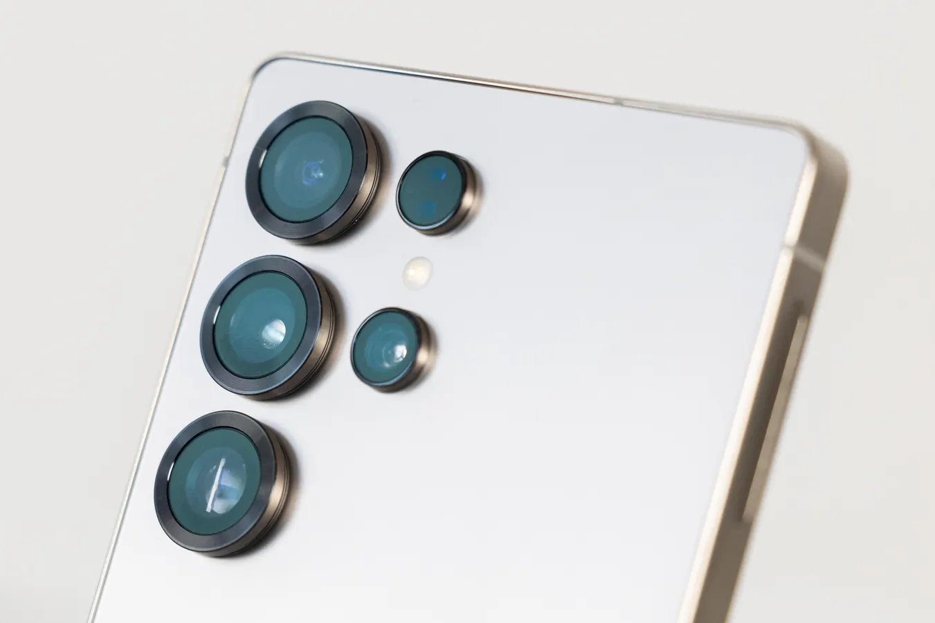 New Samsung Details Reveal Galaxy S26 Feature Boost