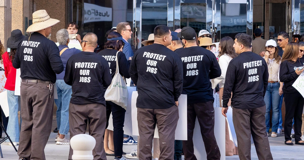 Even Trump’s own team doesn’t believe his weird boasts about the economy