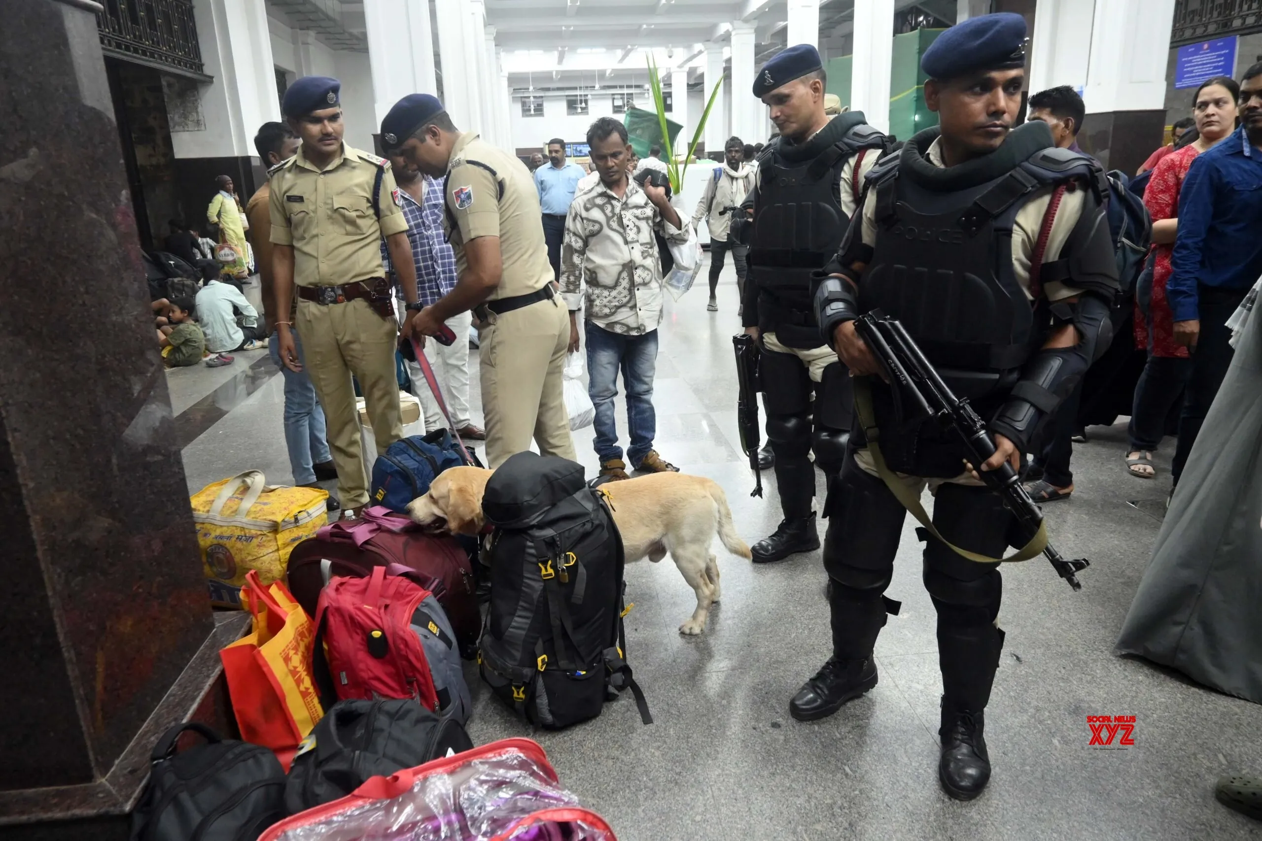 High Alert in Mumbai After Red Fort Blast #Gallery