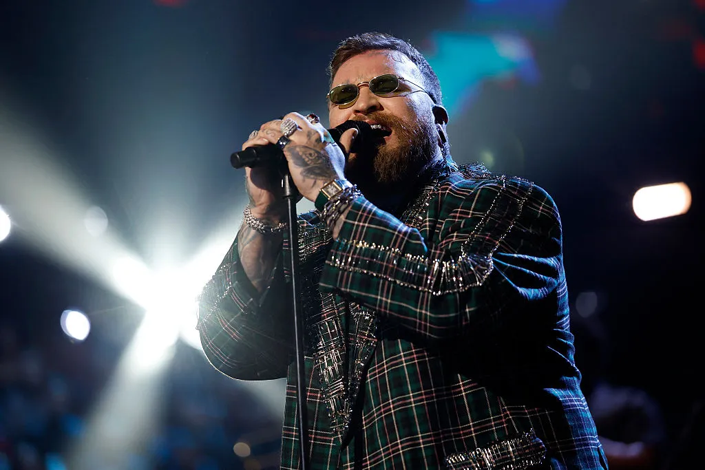 Teddy Swims $50 Amazon Sunglasses at Rock & Roll Hall of Fame Ceremony