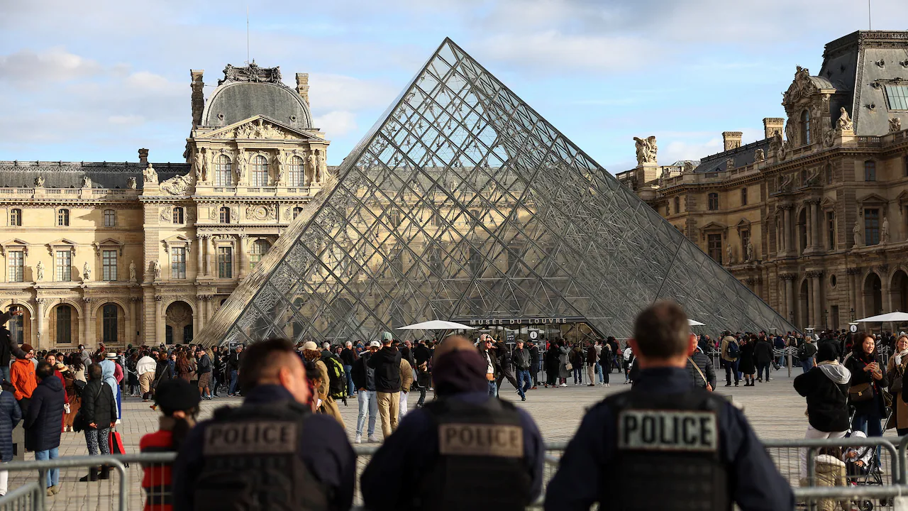 Police detain 5 more suspects in Louvre heist, but jewels are still missing