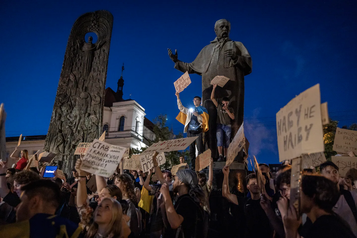 Corruption investigation rocks the Ukrainian government