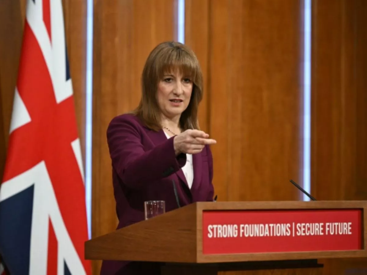 Businesses urge Rachel Reeves to force pension funds to raise UK investments