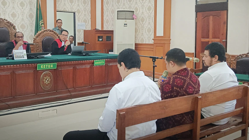 Trial begins for three Australians accused of killing a man in Bali villa