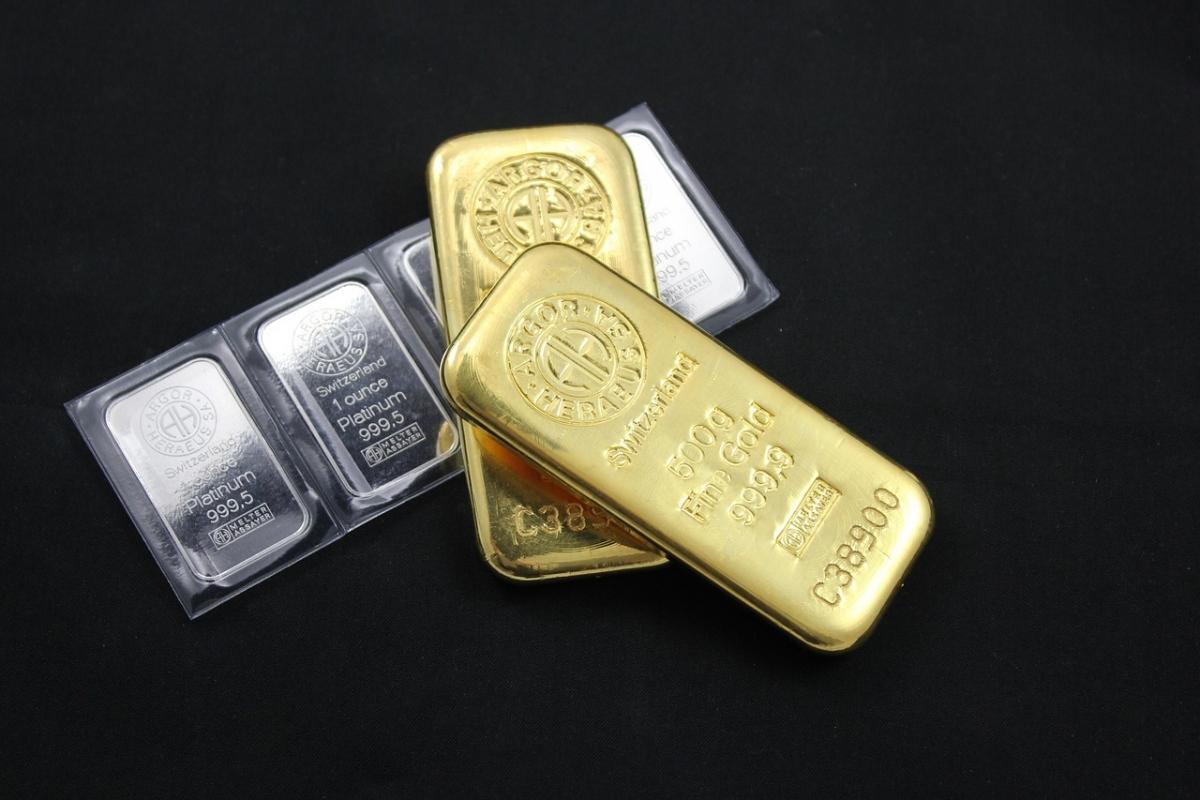 Gold prices rise amid weakening dollar and US govt shutdown
