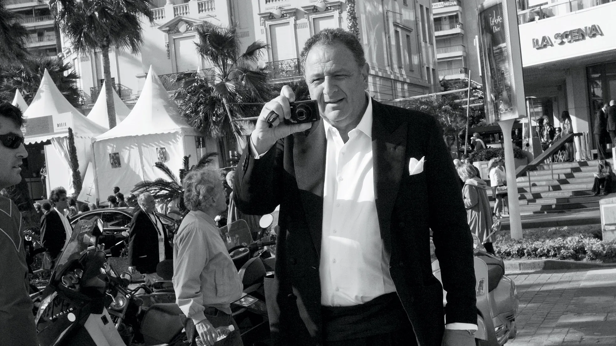 Jean Pigozzi, the “Father of the Celebrity Selfie,” Turns His Camera on Himself—Again