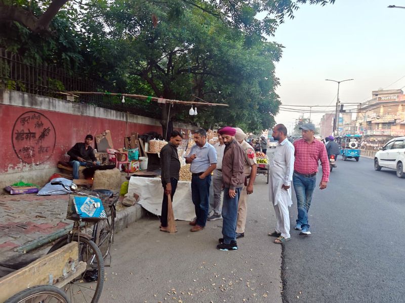 MC Commissioner Shergill inspects Majitha Road area, warns against encroachments - The Tribune
