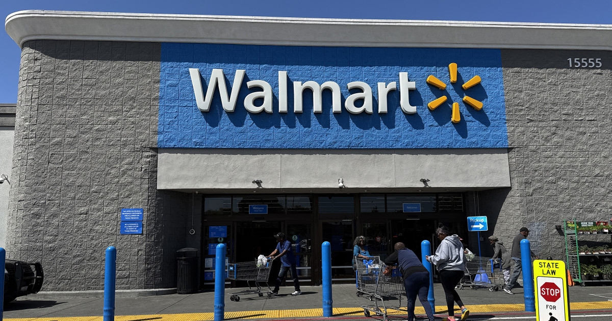 Wrangler’s $110 Wheeled Duffel Bags Are Now $29 at Walmart