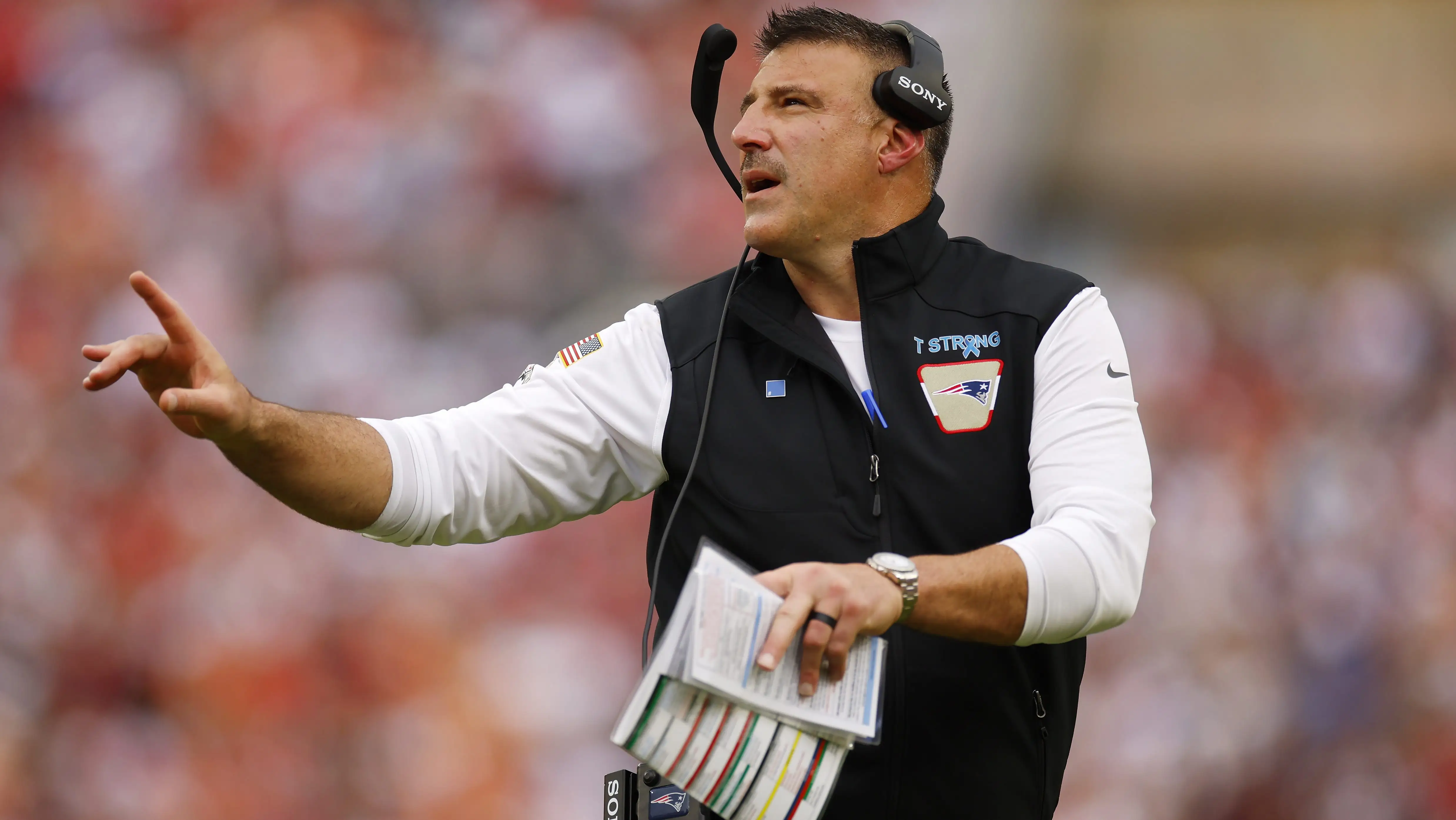 Patriots' Mike Vrabel Offers Fiery Response to Titans Trade Report