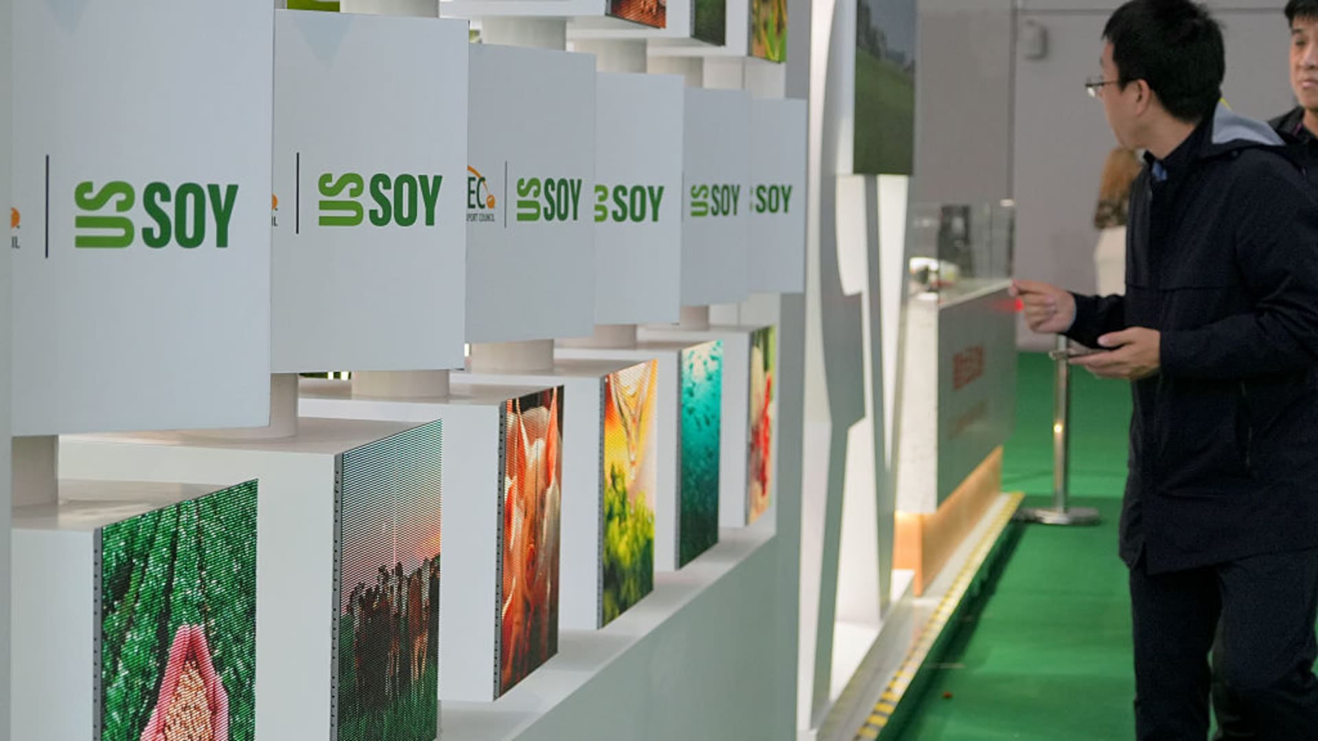 American farmers push to boost China soybean sales