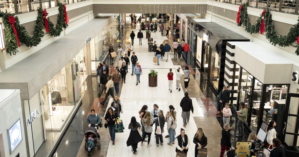 Santa pumps the brakes: 5 things to watch for this holiday season