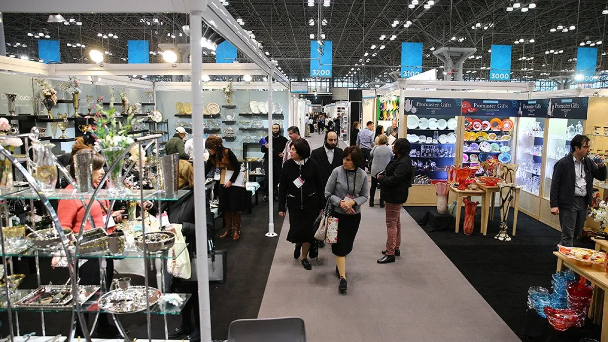 From booth to boom: How smart founders master trade shows in 2 seconds or less