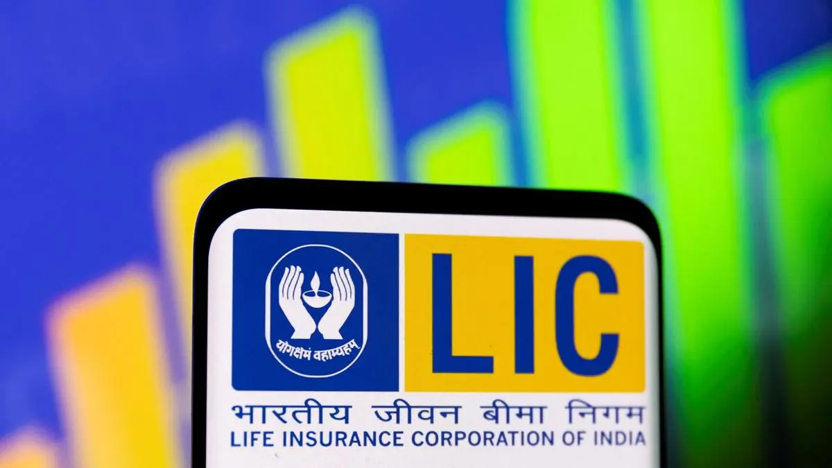 LIC shares edge higher as analysts eye growth despite mixed Q2