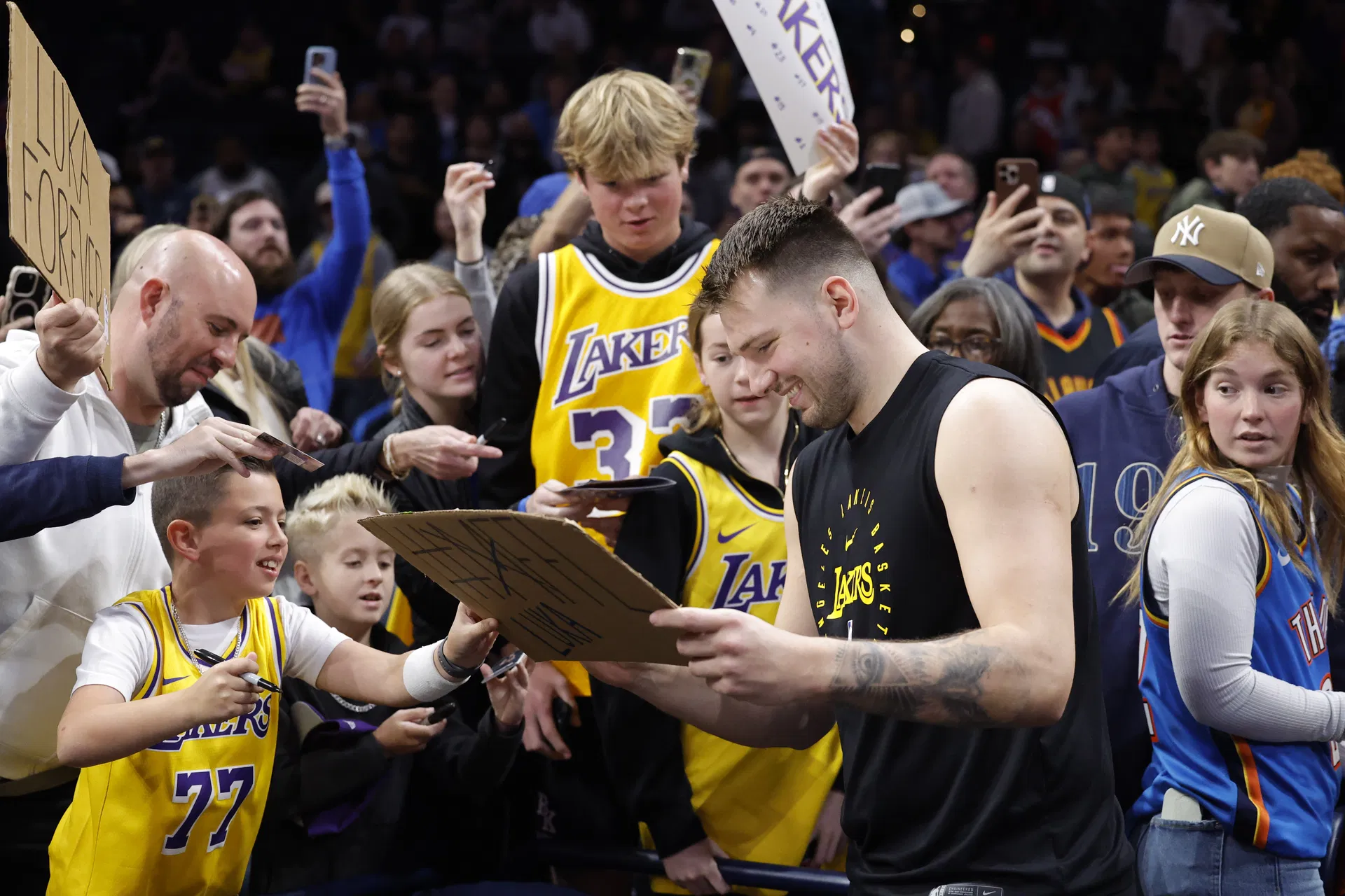 "Dude is RIDICULOUS": Luka Doncic Leaves Klay Thompson's Dad Stunned With Heartfelt Gesture Toward Fans