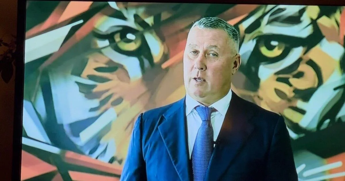 Alexander Mogilny offers thanks to Sabres in Hall speech