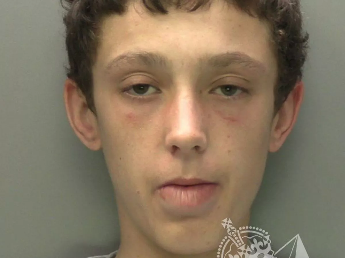 Teen stabbed at Tesco shop worker with screwdriver while trying to steal sweets