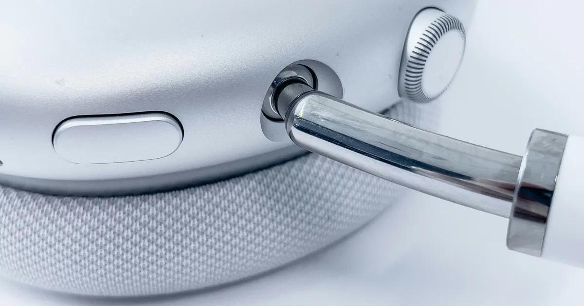 AirPods Max three amber lights of death