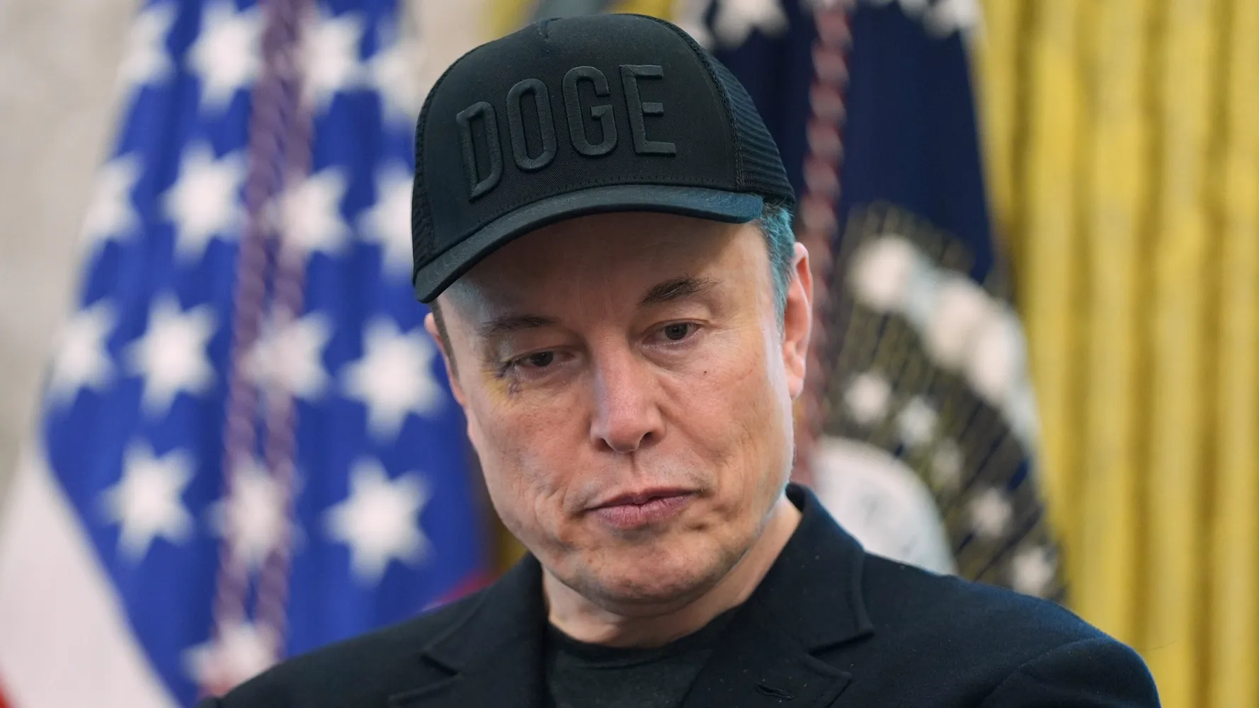 This Acclaimed Author's Roast Of 'Uncultured' Elon Musk Is An Absolute 'Beauty'