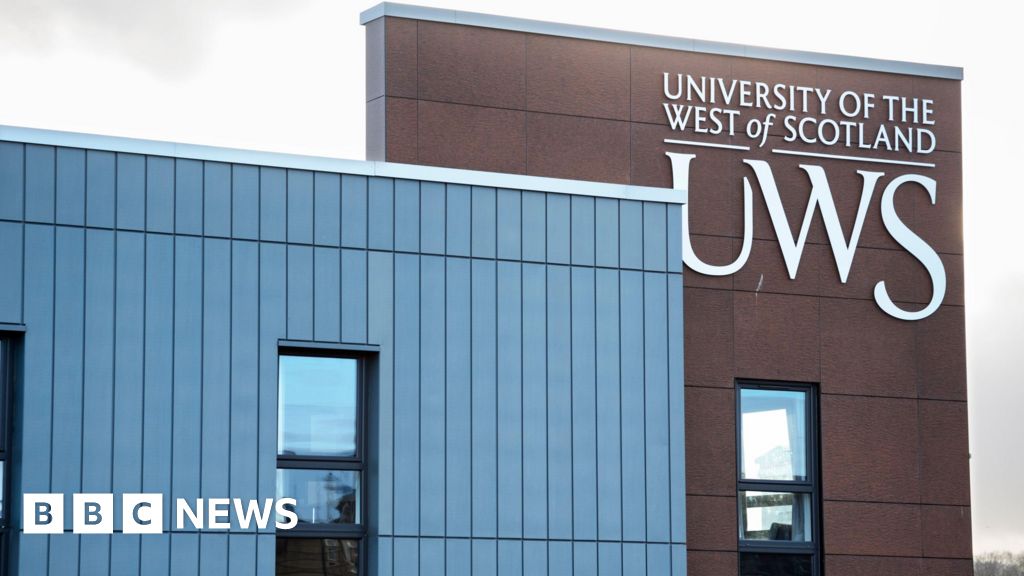 UWS lecturers end strikes after no compulsory redundancy 'guarantee'