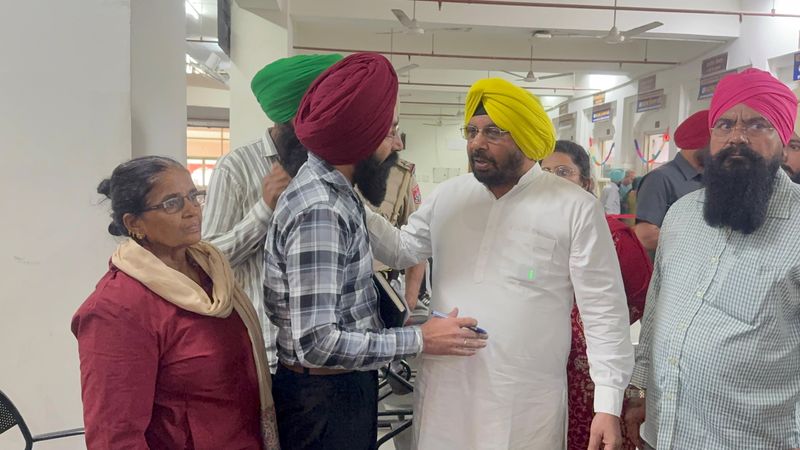 Minister Harbhajan Singh ETO reviews functioning of govt offices at DAC - The Tribune