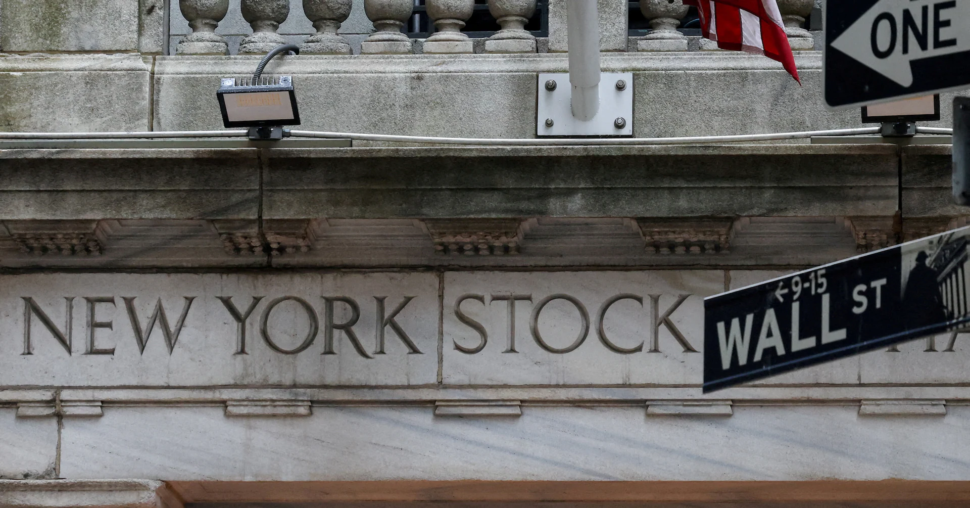 US futures retreat as tech concerns resurface; federal reopening awaited