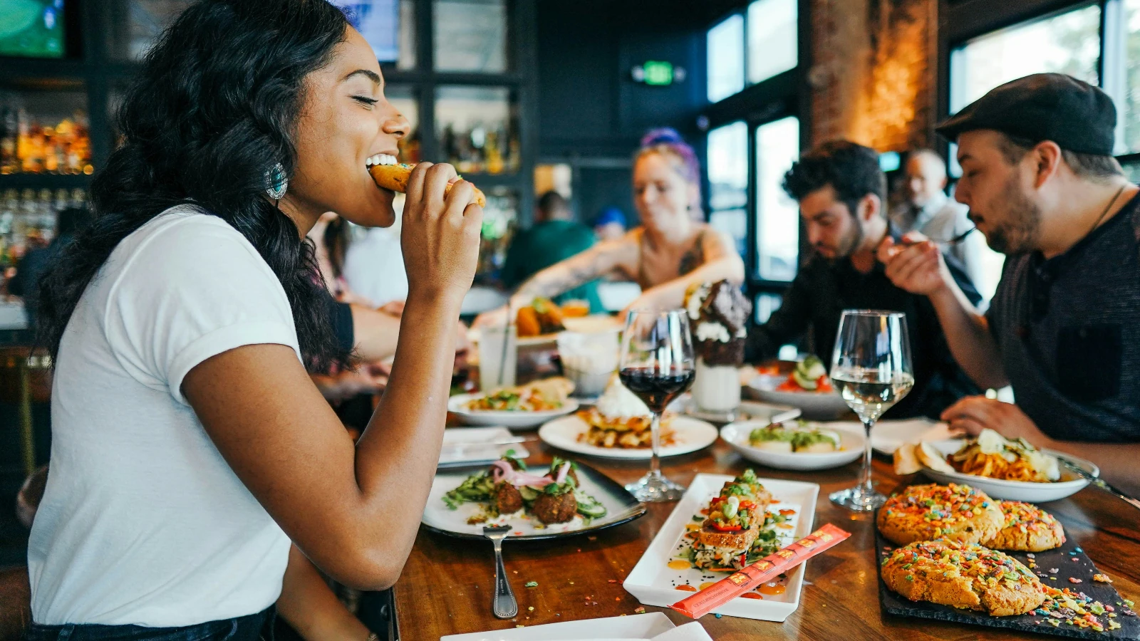 Nutritionist Shares 8 Tips To Stay On Track With Your Diet While Eating Out