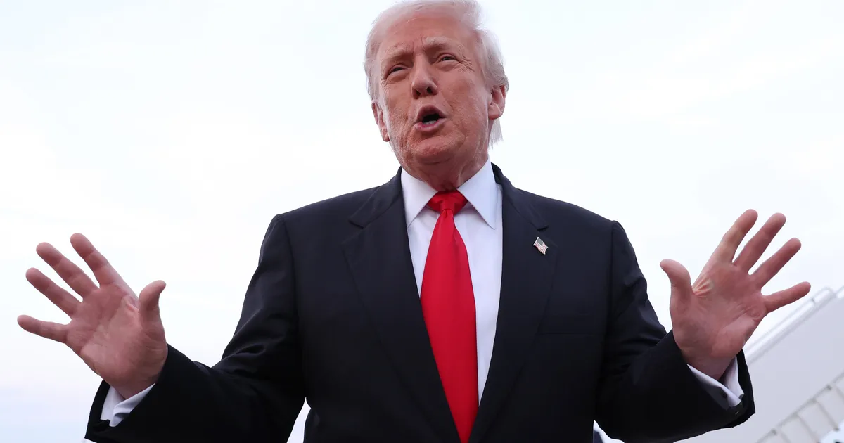 Donald Trump Threatens To Dock Air Traffic Controllers’ Pay