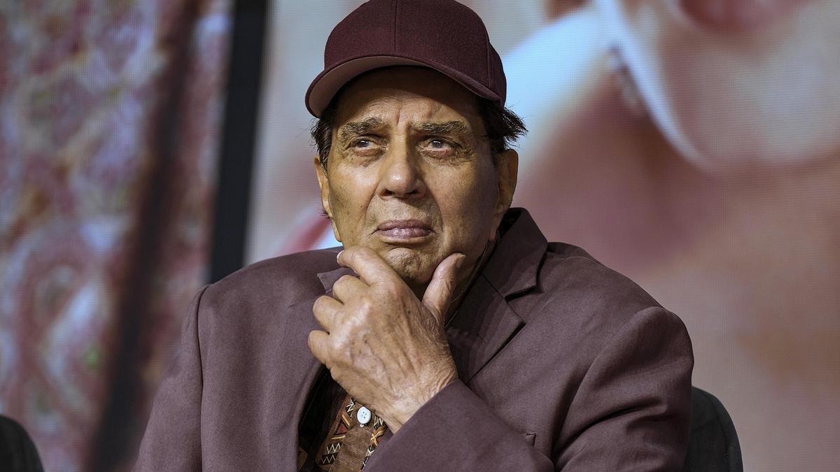 Actor Dharmendra admitted to hospital in Mumbai