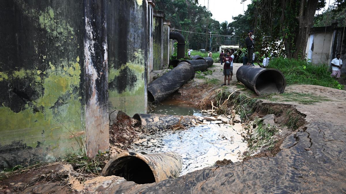 Houses inundated in Kochi as KWA twin-chamber tank bursts