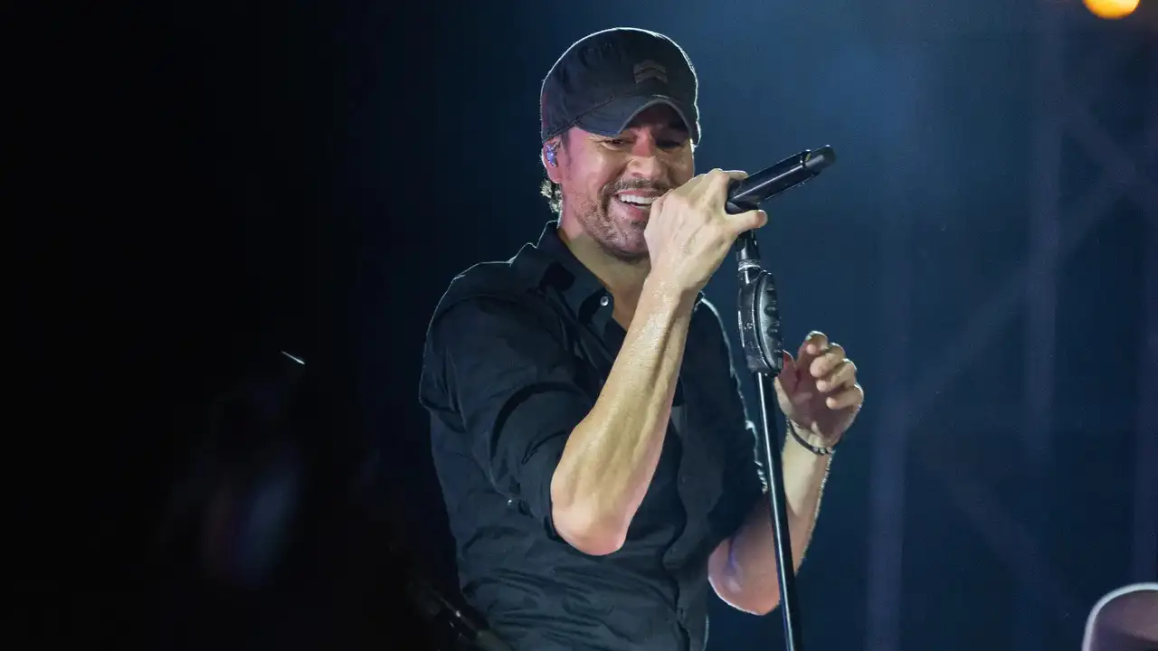 Enrique Iglesias Mumbai Concert: Beloved 'Hero' Makes Smashing Comeback With A Night Full Of Nostalgia, Timeless Hits And Magic