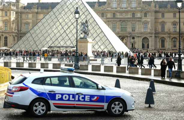 Five new suspects arrested in Louvre heist investigation