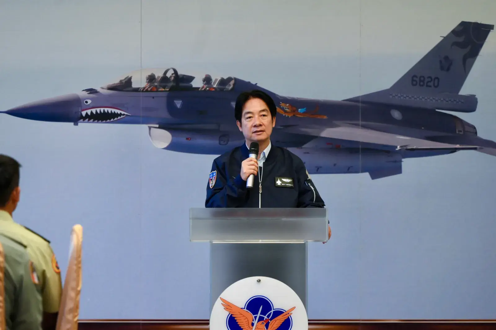 China Reacts to Rival&#039;s F-16 Delays