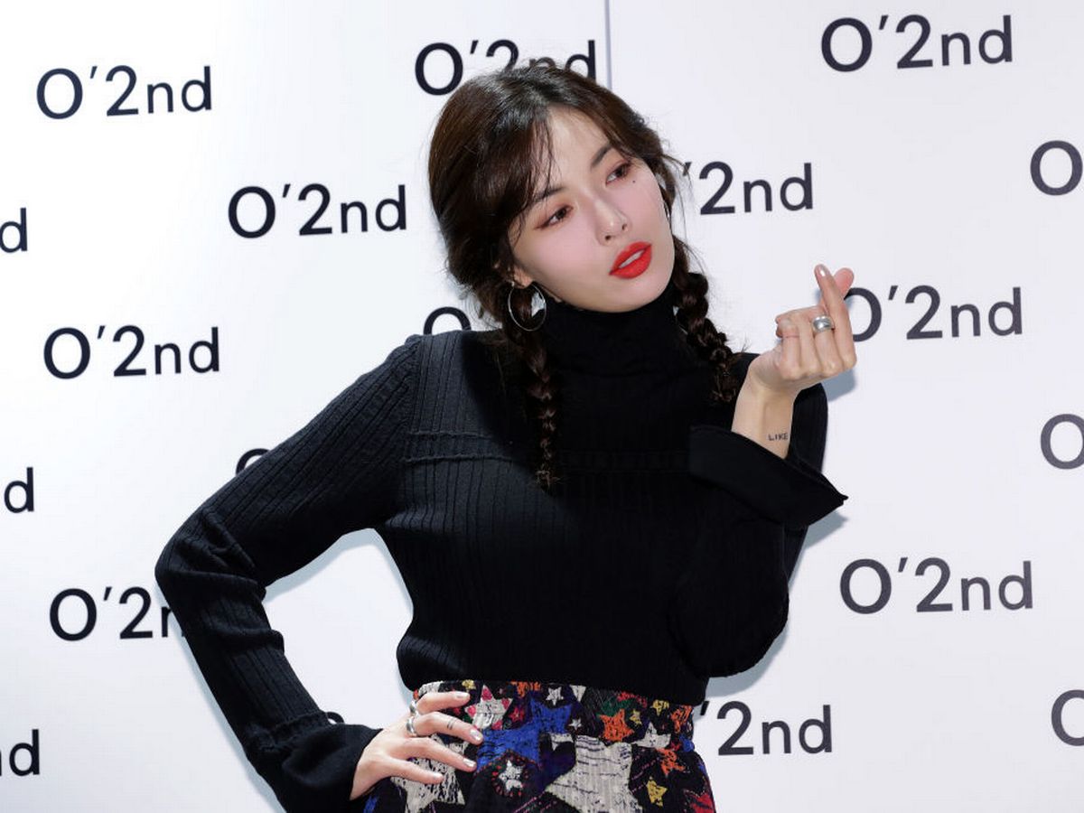 Terrifying moment pop star collapses on stage – and she has no memory of it