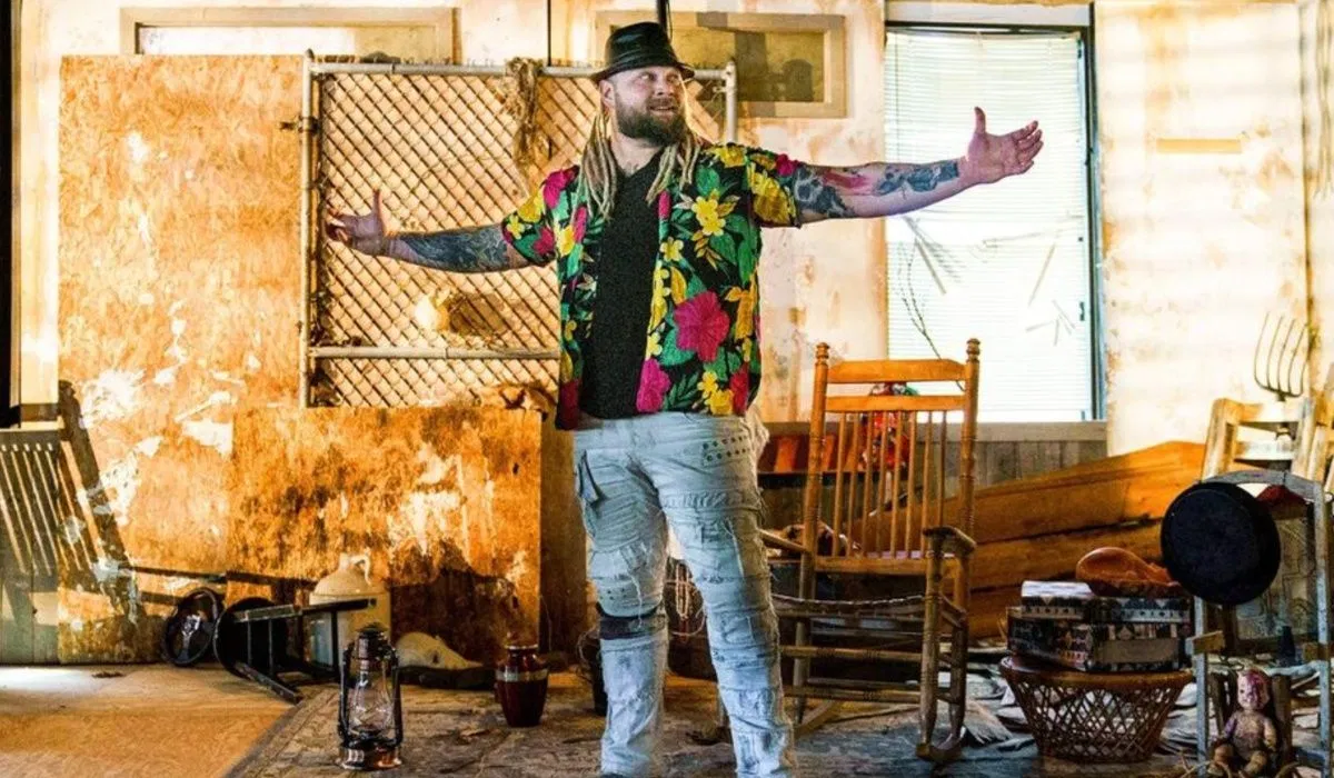 "Can you imagine that discussion?" - Ex-WWE writer says he would've loved to see Bray Wyatt meet Charles Manson (Exclusive)