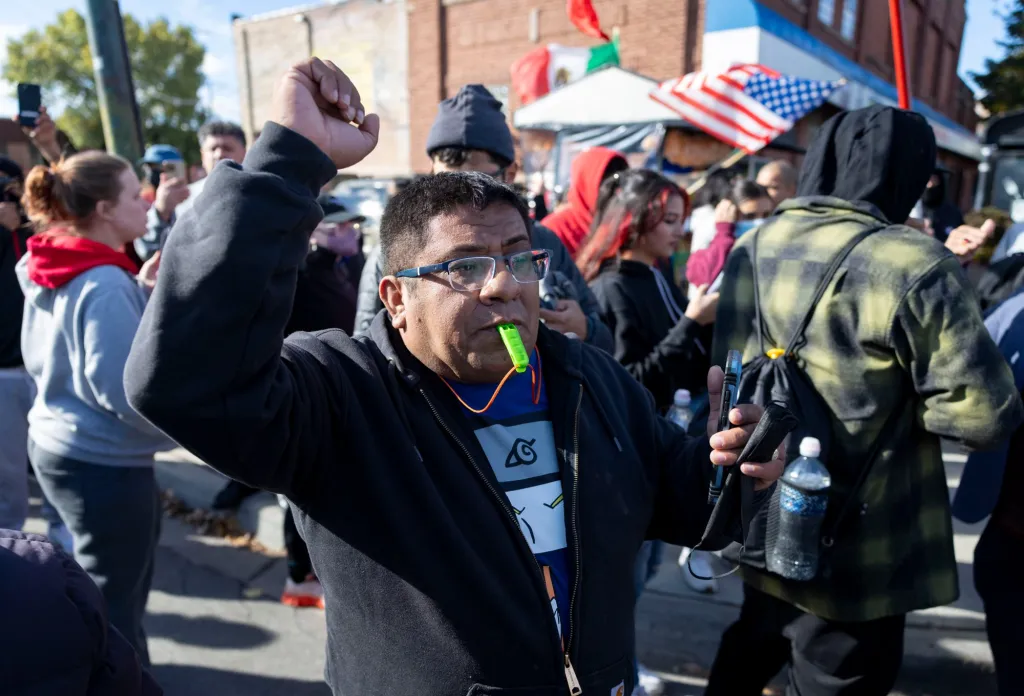 Inside Chicago’s growing resistance movement against federal immigration agents – The Virginian-Pilot