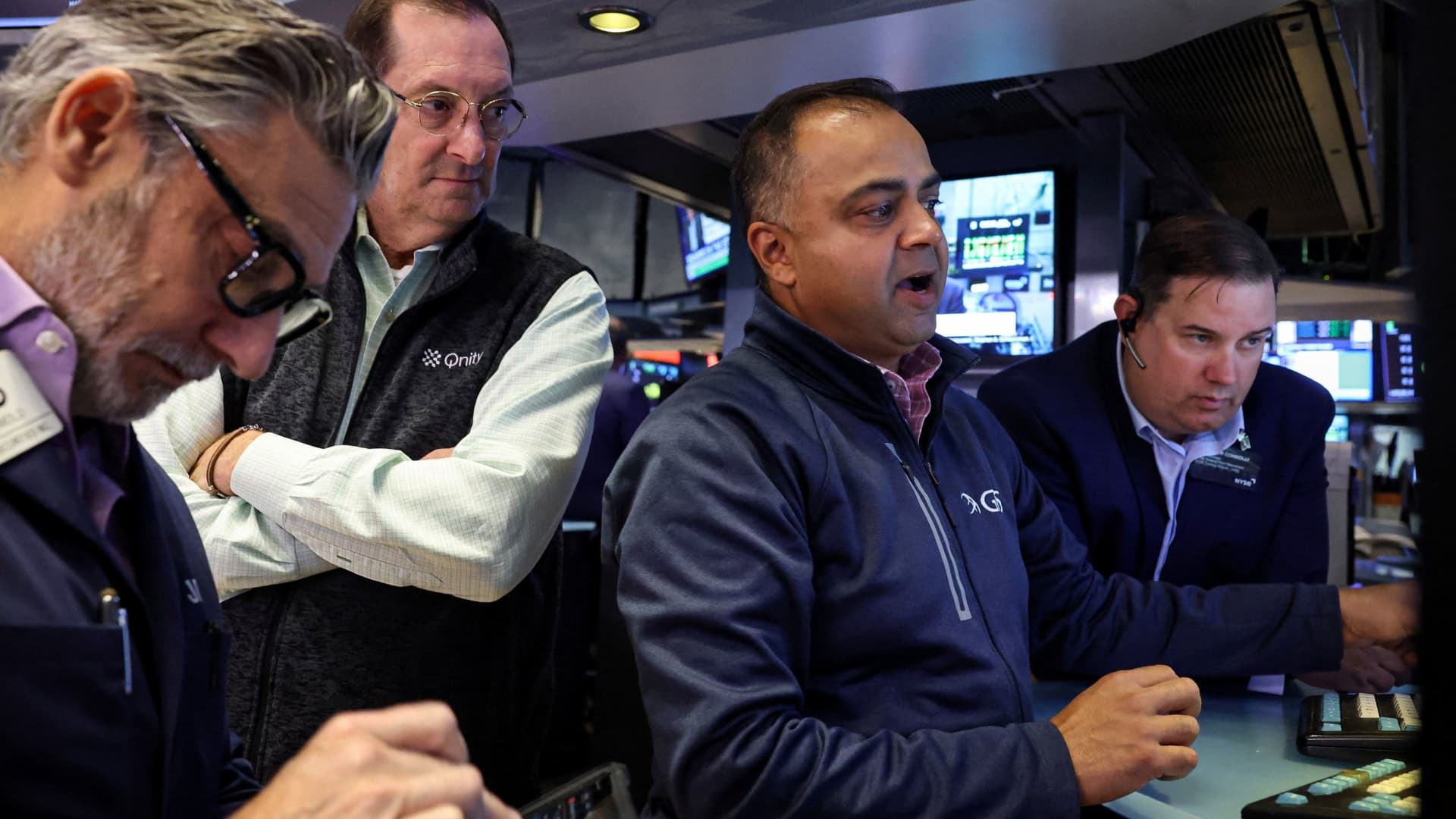 Non-tech/defensives take leadership role