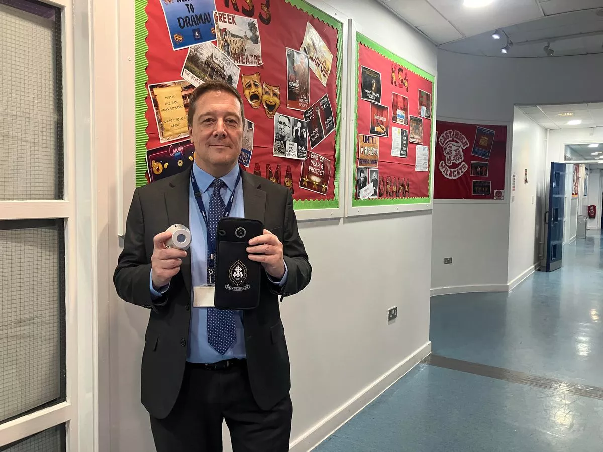 Headteacher bans mobile phones for all pupils at his school