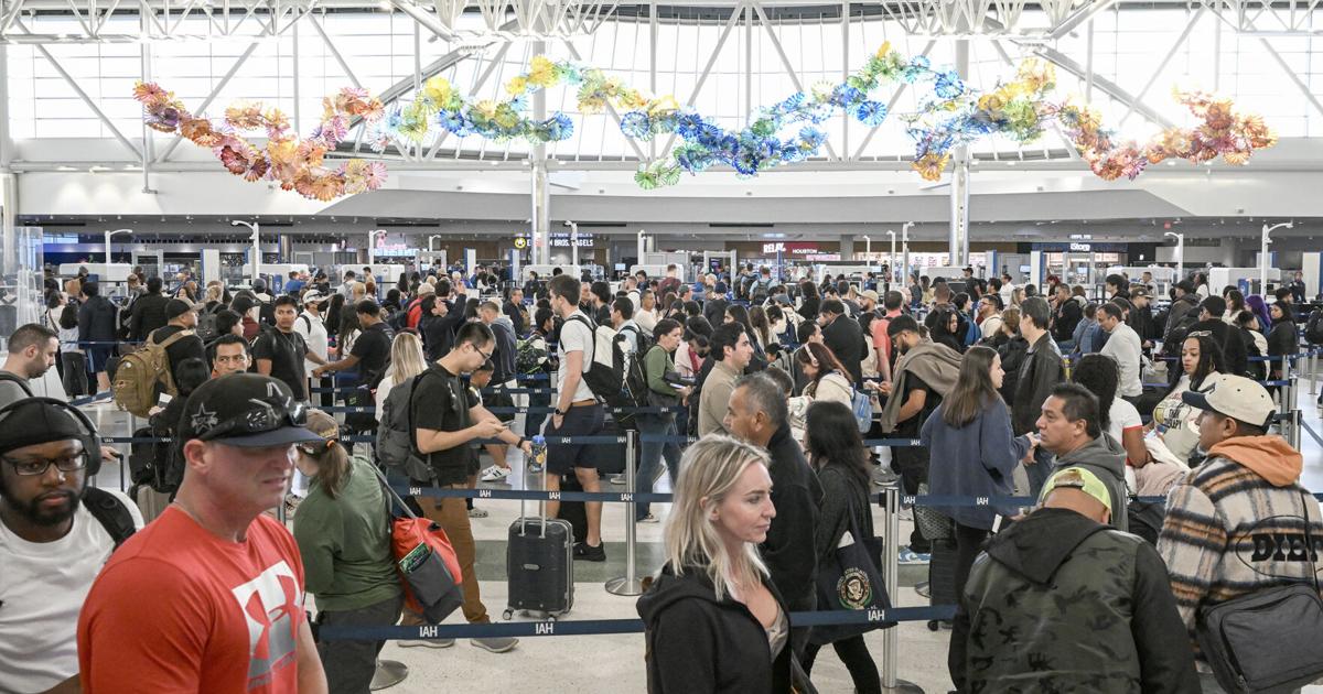 US airlines cut flights, with more cancelations into next week