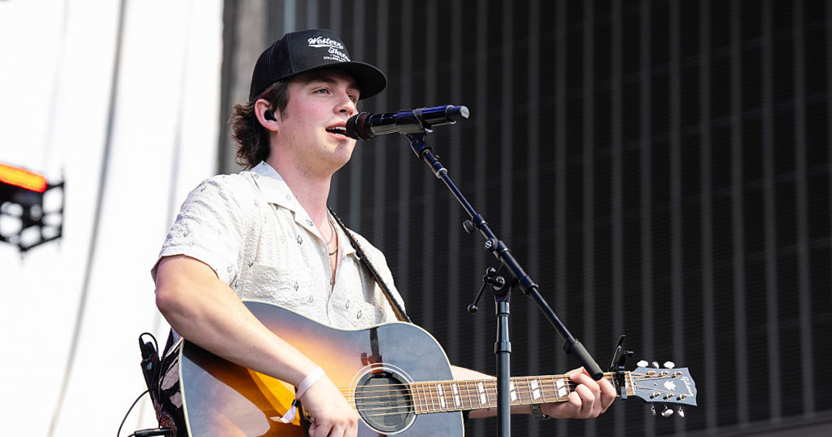 Country Star Reveals He Almost Died While Traveling to One of His Shows During ‘The Hottest Day of the Year’