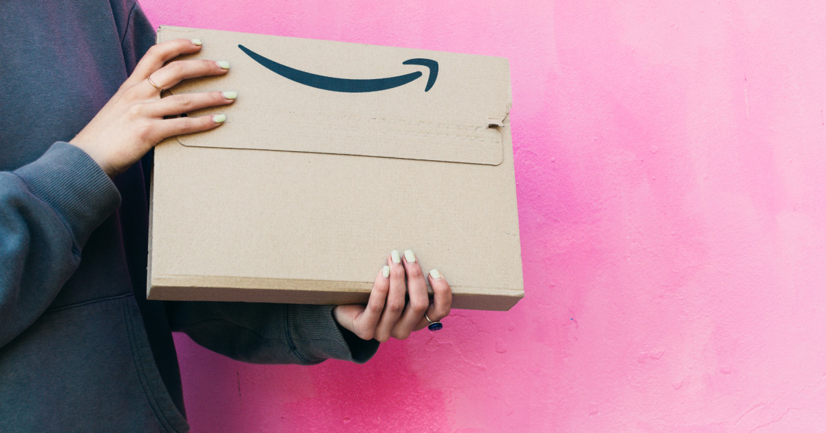 Amazon’s Cozy Bliss Faux Fur Throw Blanket Is a Must-Have