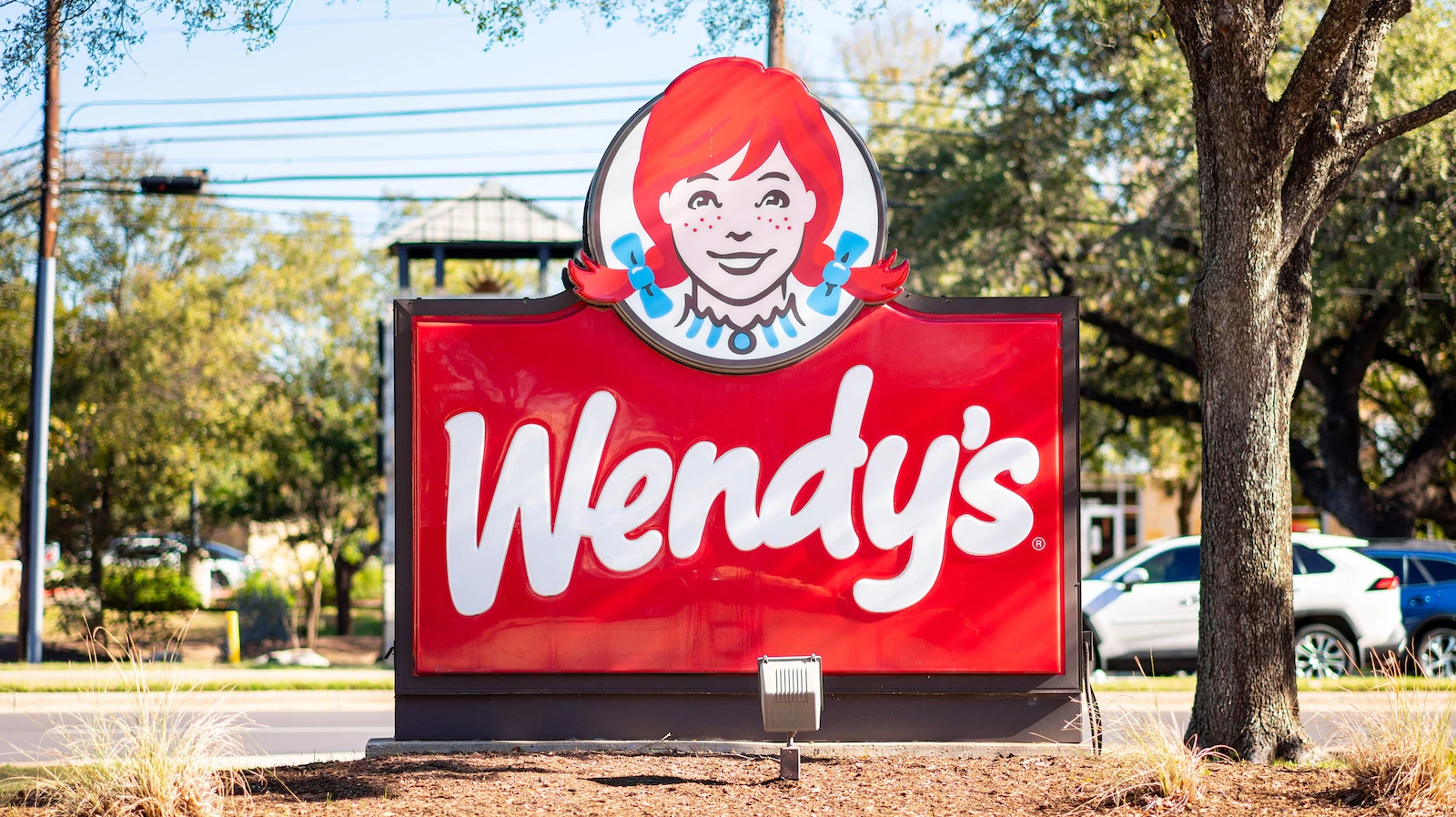 Wendy's to close hundreds of underperforming US locations