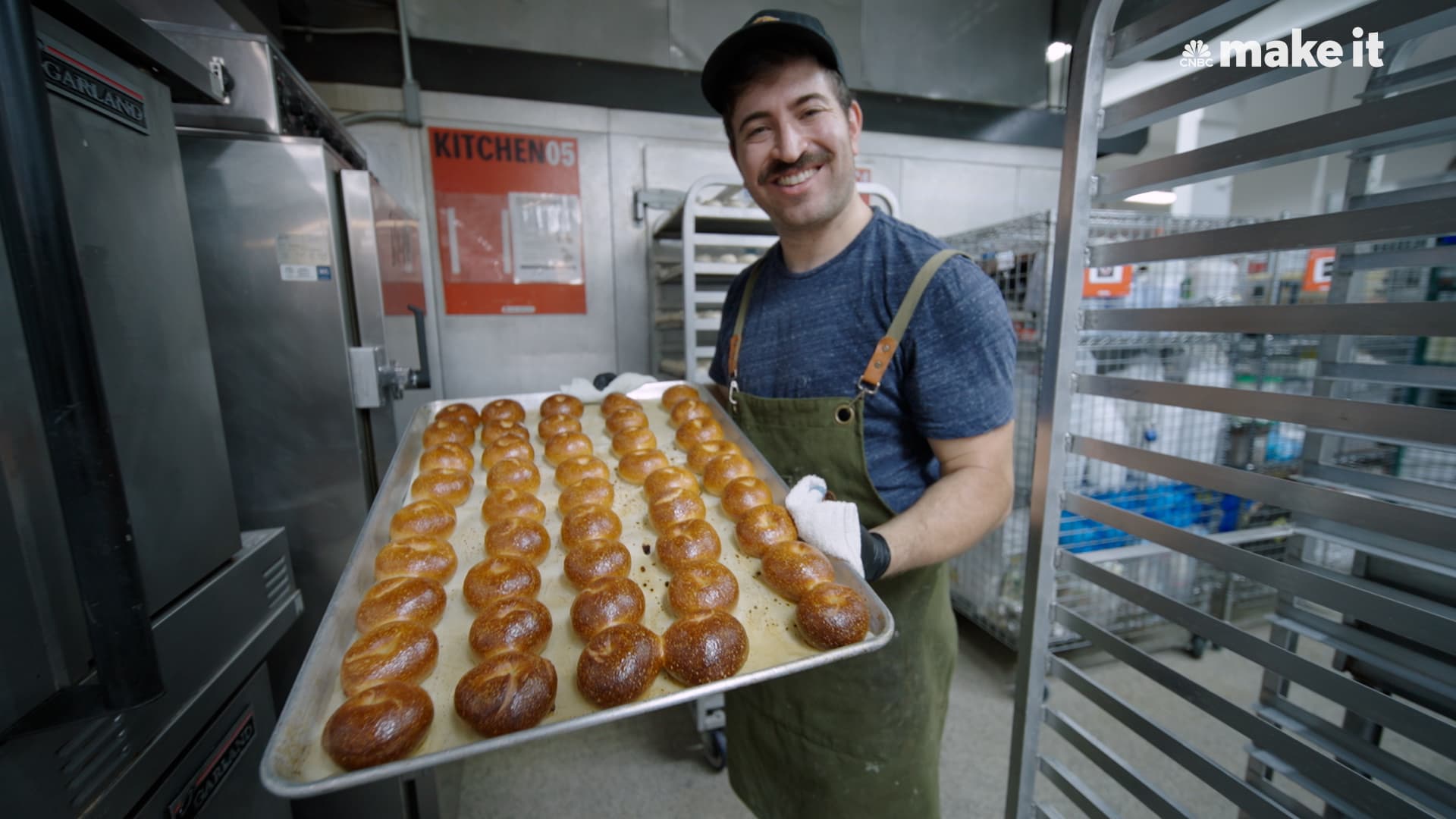 29-year-old left 6-figure tech job and opened a pizza bagel business
