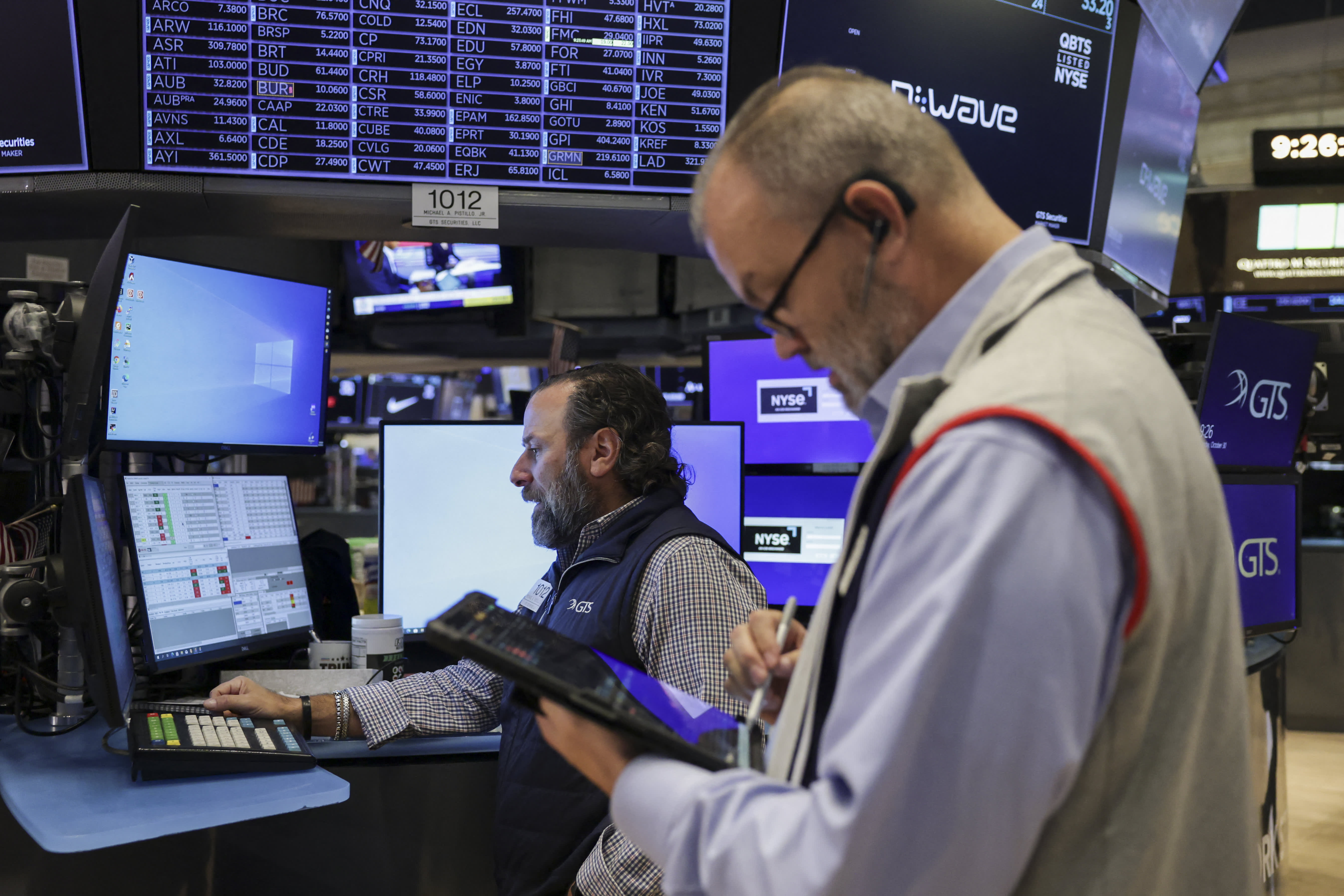 Stocks close lower, with Nasdaq down 1.6% as Big Tech leaders Meta and Microsoft decline after earnings - CNBC