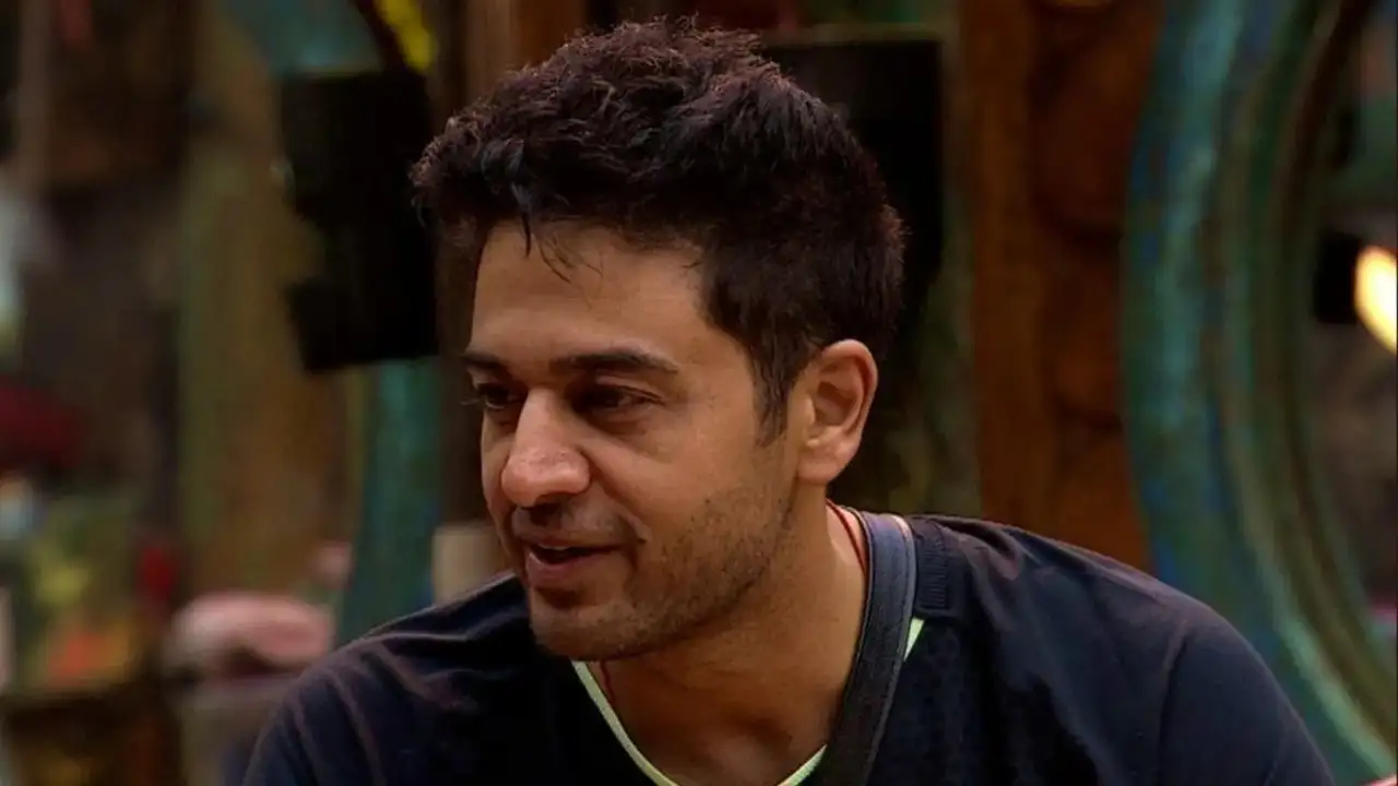 Bigg Boss 19: Gaurav Khanna Gets Injured During Ration Task; Abhishek Bajaj-Mridul Tiwari Rush To Help Him