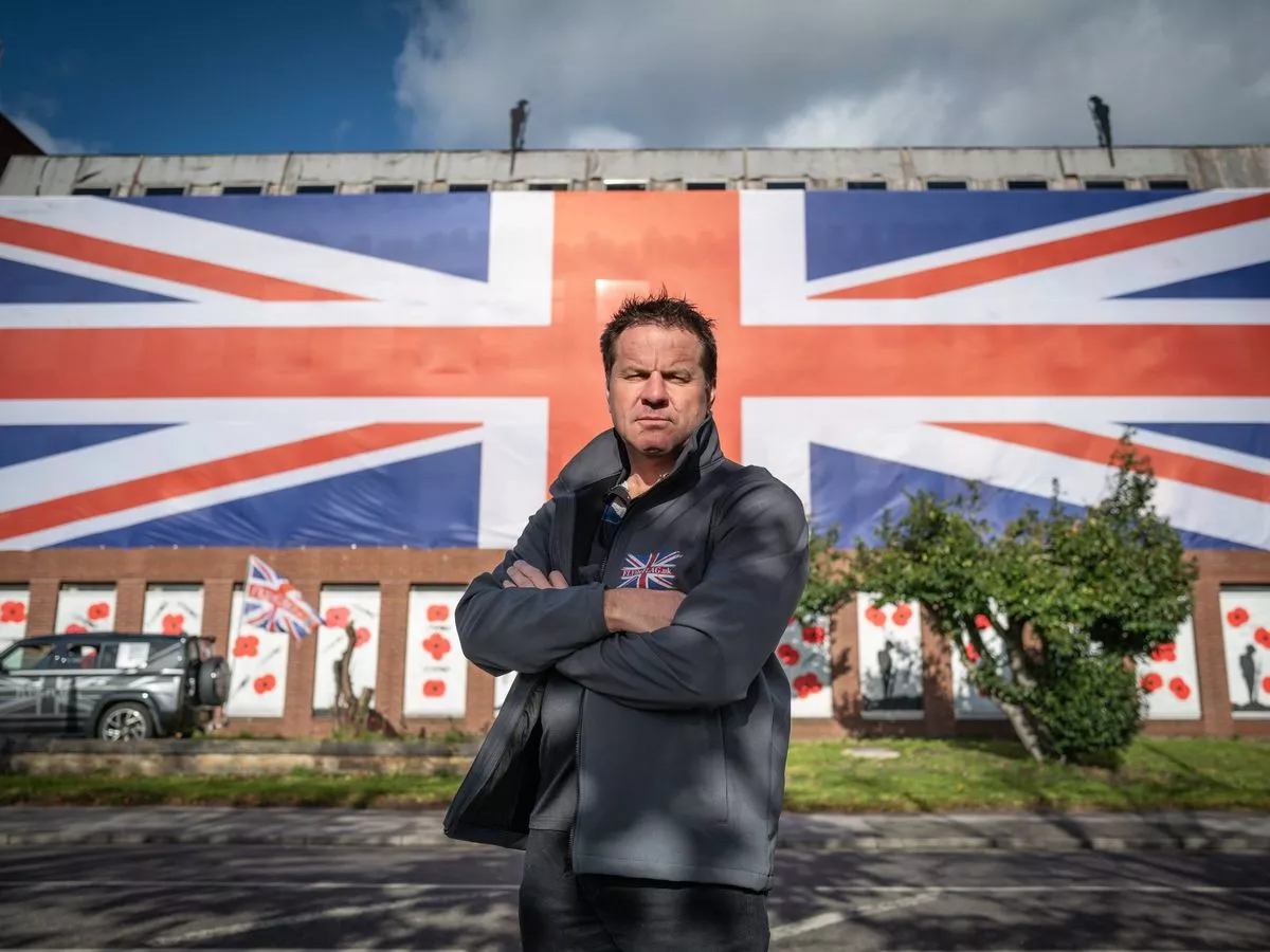 Bloke sees his tiny Union Flag pulled down - so puts up a 100ft version