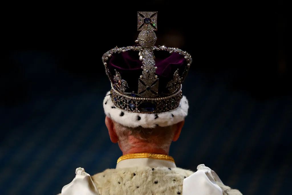 Douthat: What if the monarchy went out with a bang?