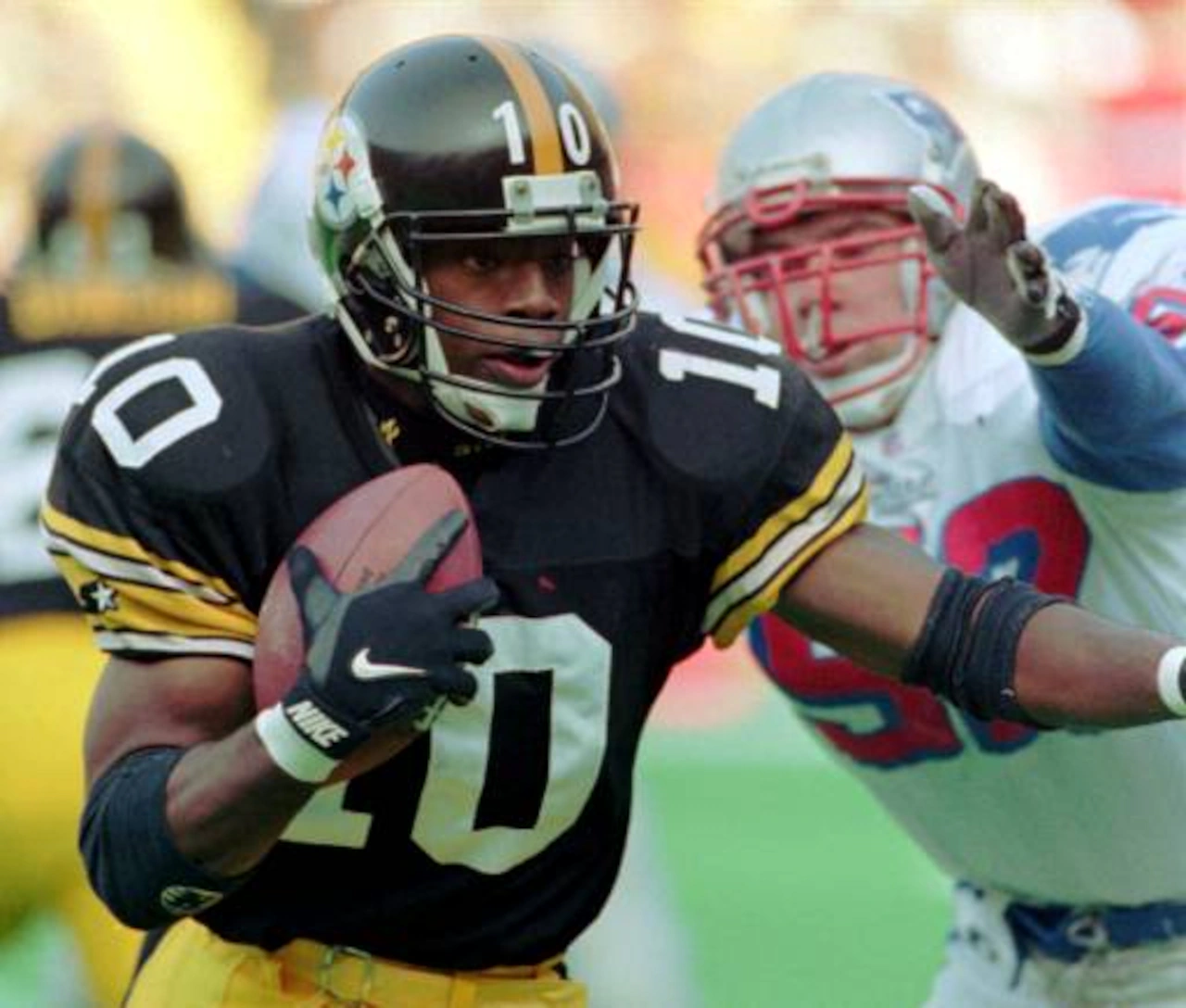 Former Steelers quarterback eyes college head coaching job