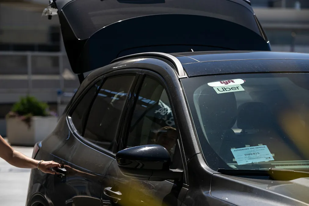 Male Drivers Sue Uber and Lyft For Sex Discrimination Over Women-Only Ride-Hailing Feature